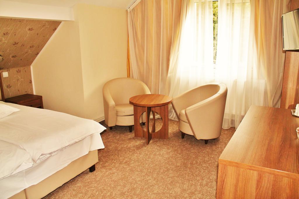 Hotel Crisalpin Poiana Brasov Bagian luar foto