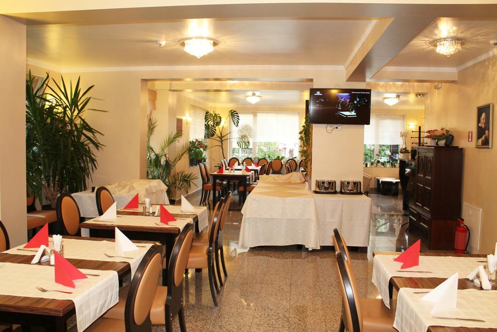 Hotel Crisalpin Poiana Brasov Bagian luar foto