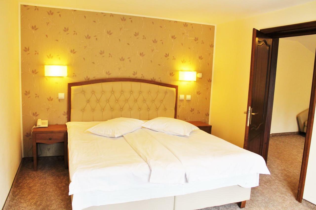 Hotel Crisalpin Poiana Brasov Bagian luar foto