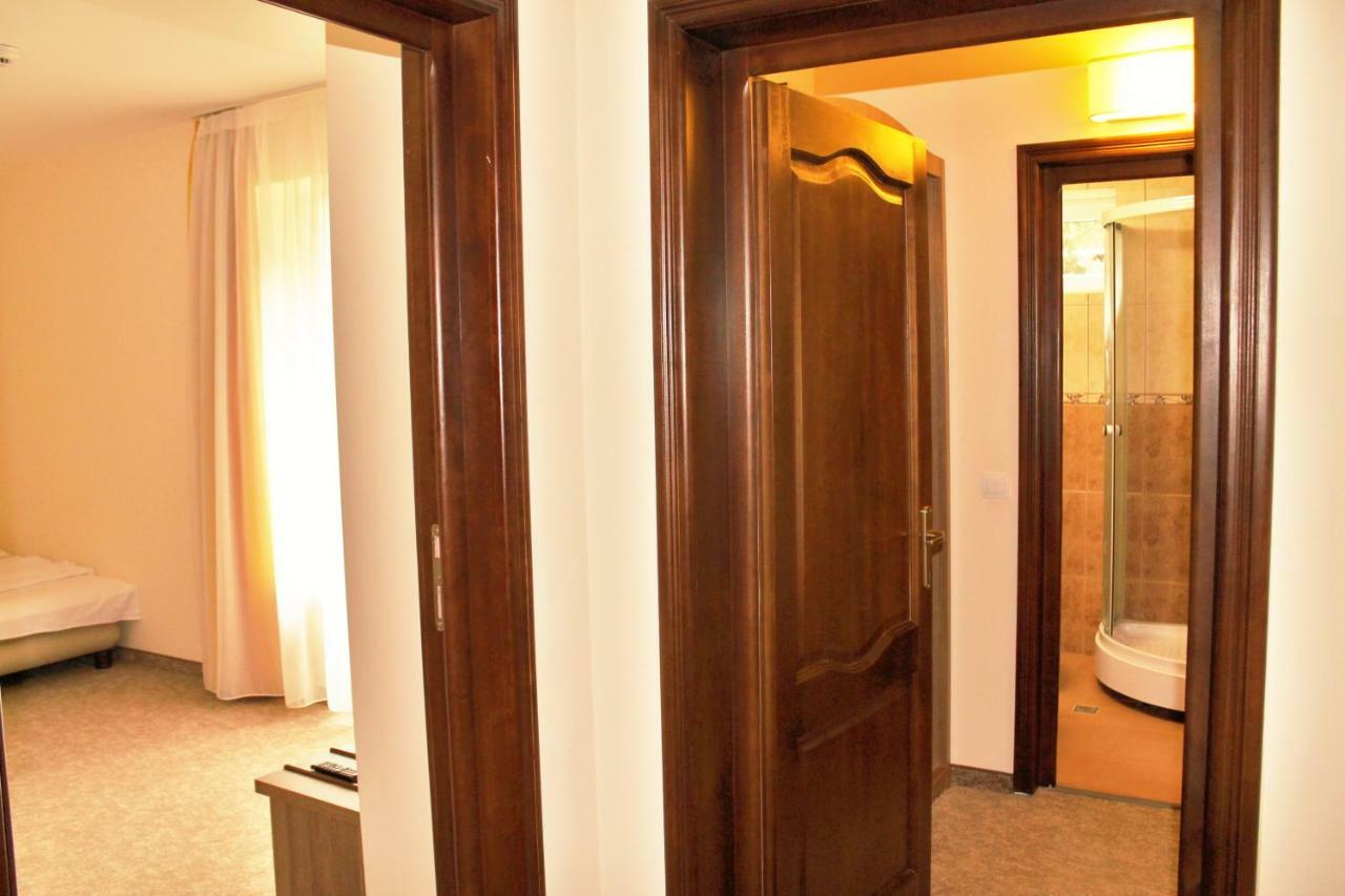 Hotel Crisalpin Poiana Brasov Bagian luar foto